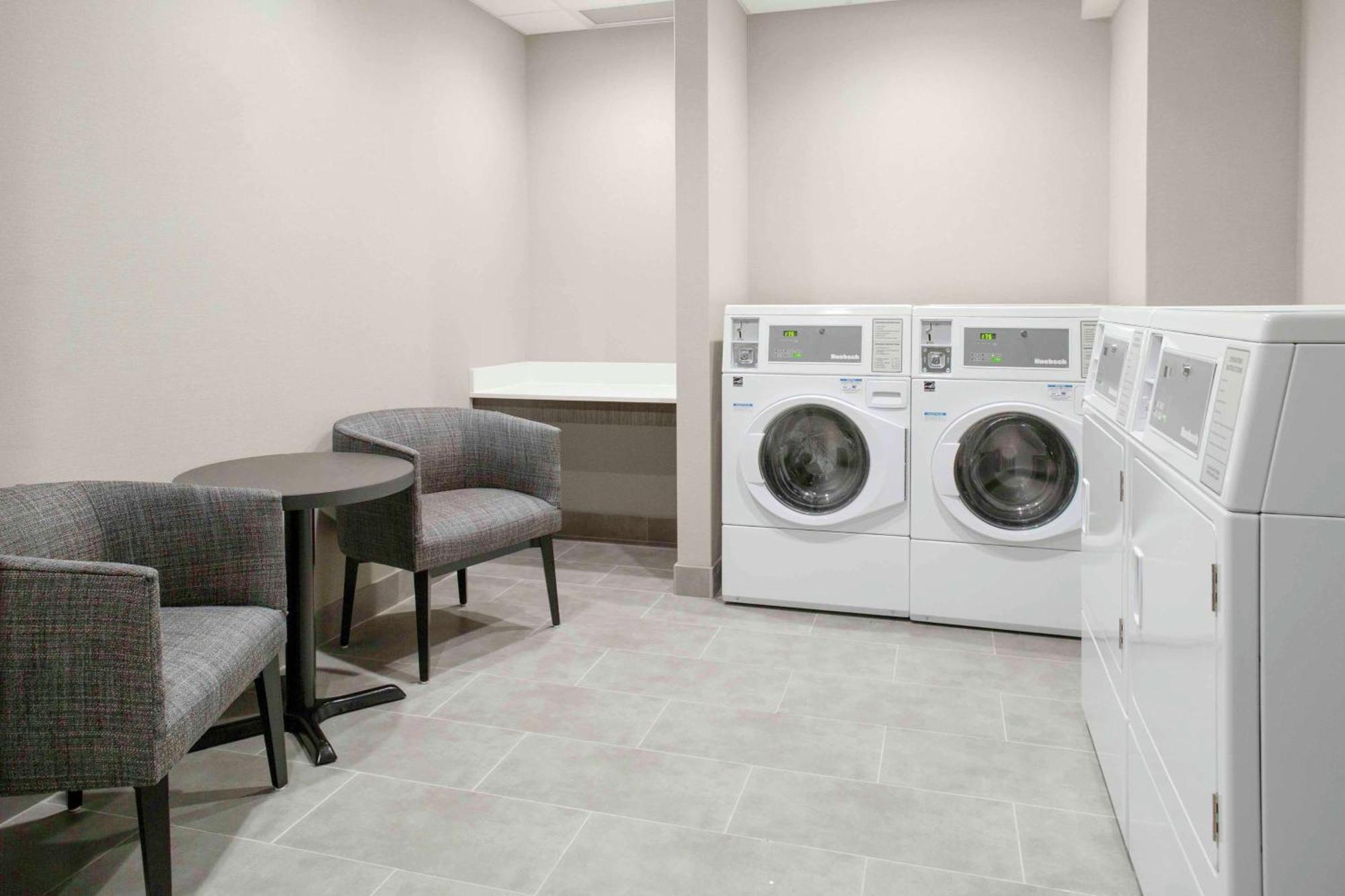 Homewood Suites By Hilton Lansing Eastwood מראה חיצוני תמונה